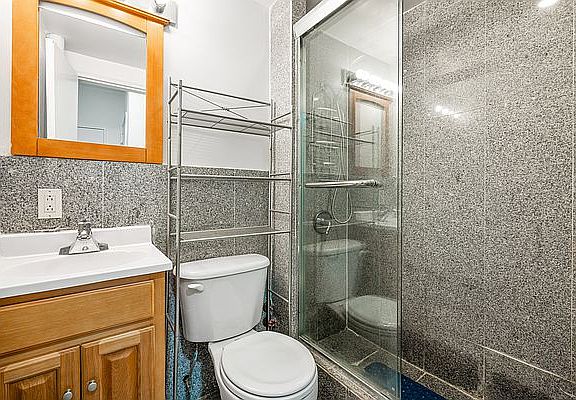 5th image of 250 E 33rd St #2R