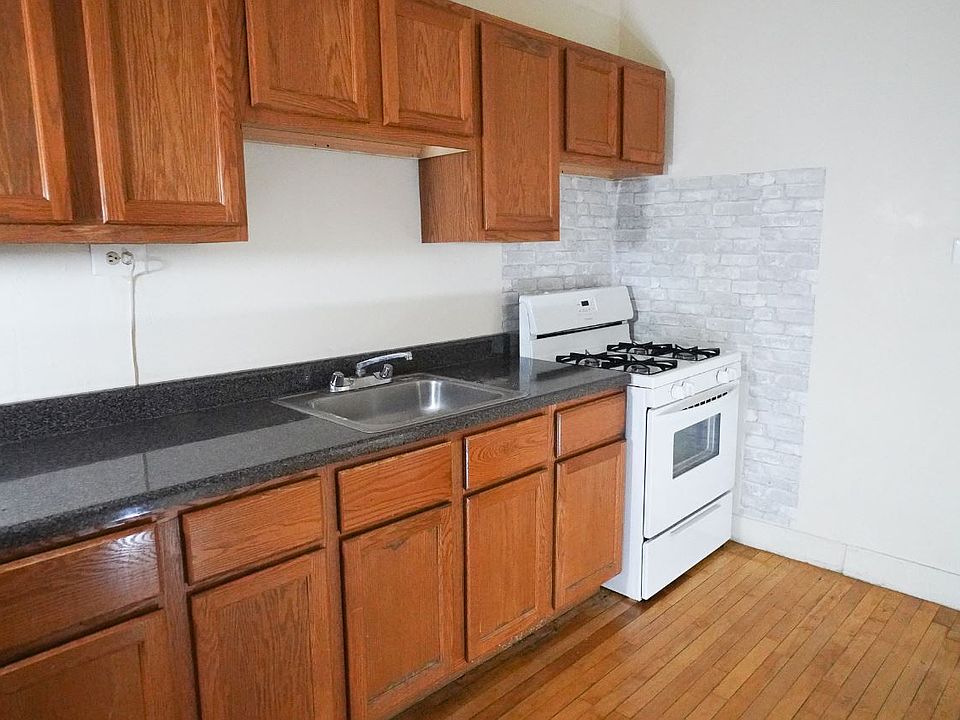 1st image of 4850 W Wrightwood Ave #E3