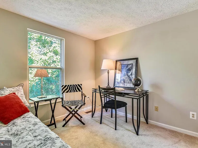 22382 Stablehouse Dr — Photo 12