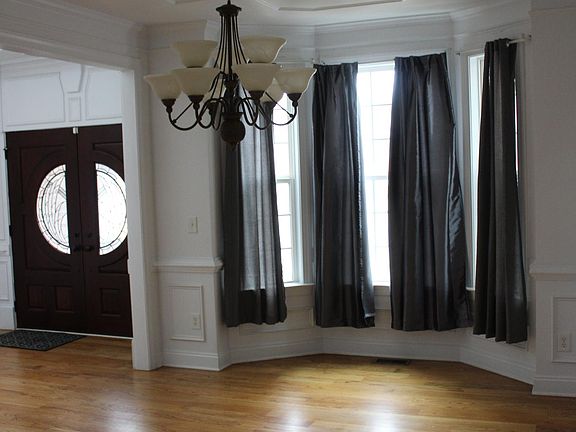 Formal Dining Room - 1