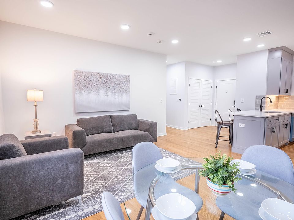 1st image of 660 Bloomfield Ave #205