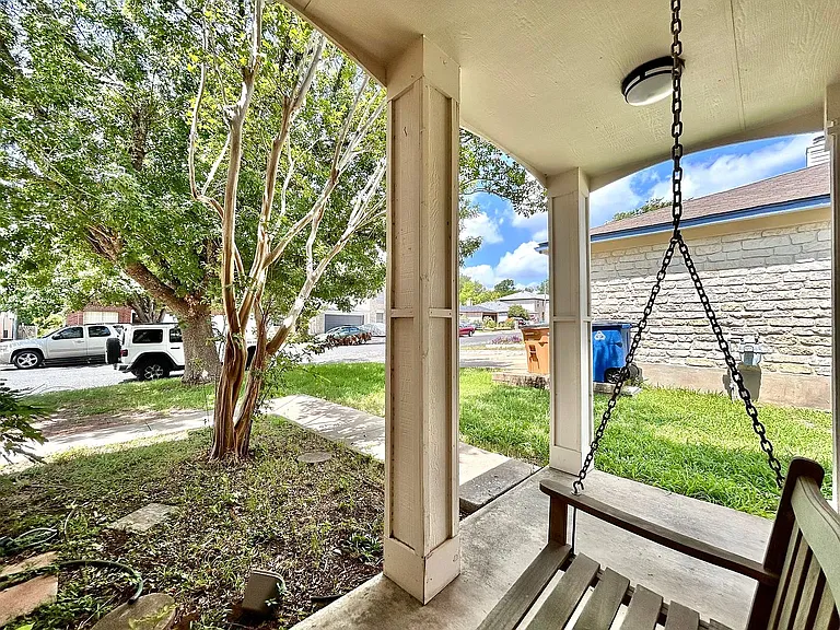 806 Minturn Ln — Photo 3
