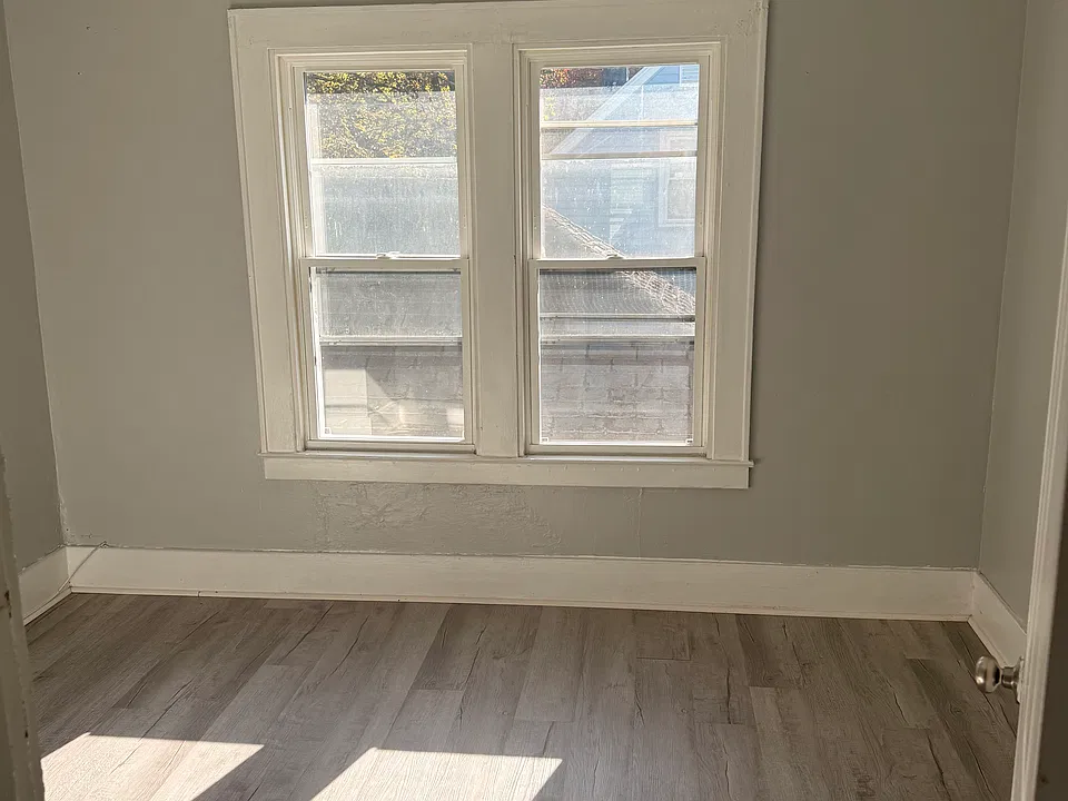 143 W Bissell St #2