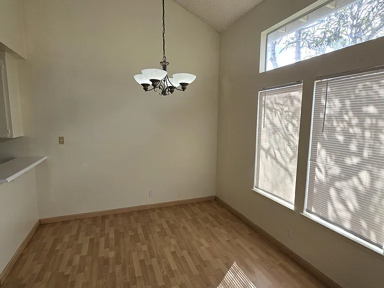 27703 Persimmon Dr — Photo 4