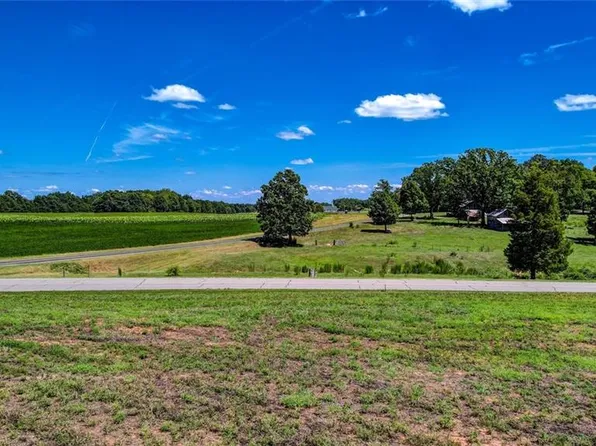 1754 Crutchfield Rd #B-4, Reidsville, NC 27320