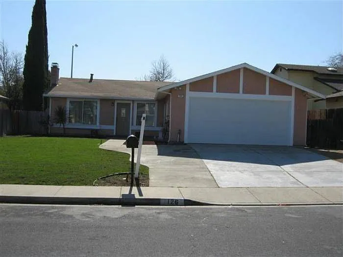 126 Sharon Pl photo 1