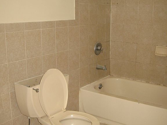 3rd image of 718 E 214th St