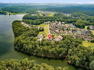 108 Bunting Ct, Lake Frederick, VA 22630