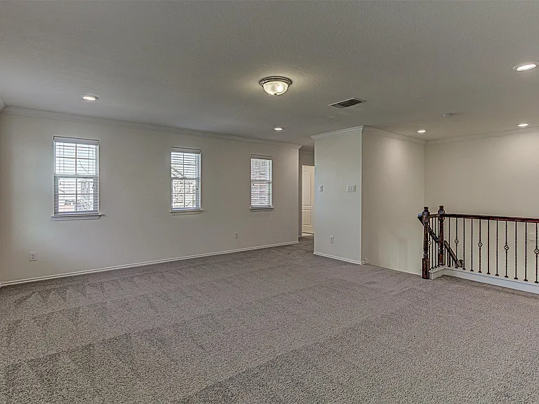 339 Alamosa Dr — Photo 31