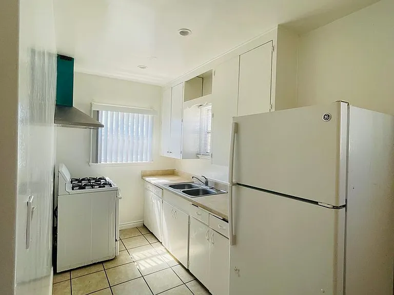 158 N Ventura Ave — Photo 18