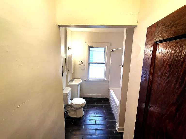 1921 N California Ave — Photo 12