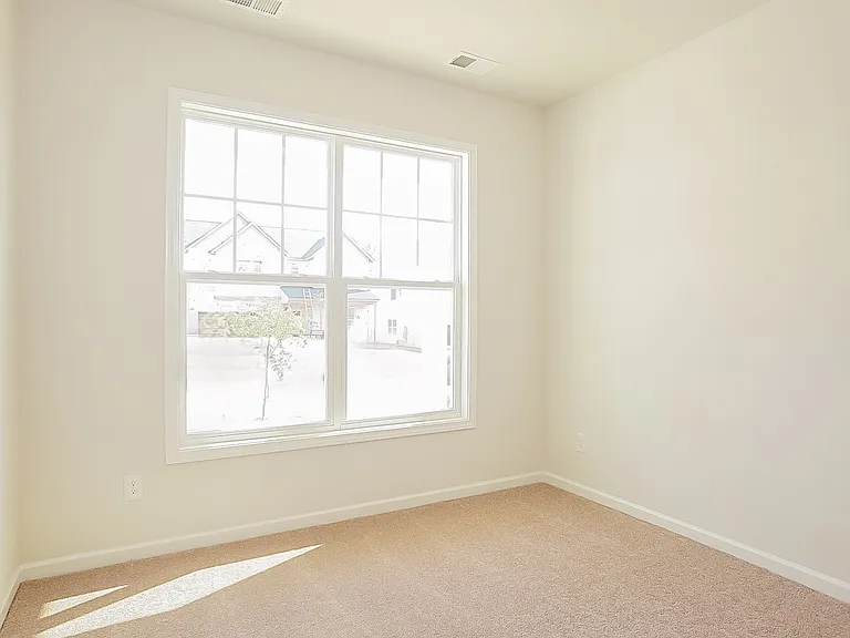 732 Courtland Dr — Photo 13