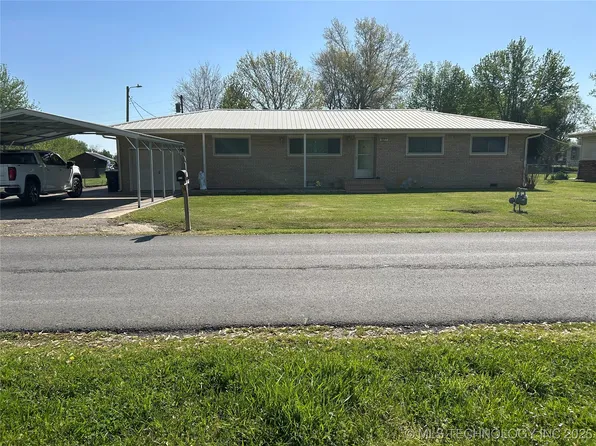 927 Presidents Dr, Warner, OK 74469