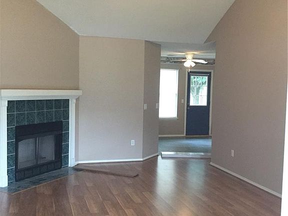 5th image of 903 Marcus St