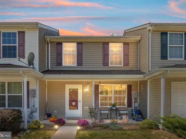 27 Stix Ln, Inwood, WV 25428