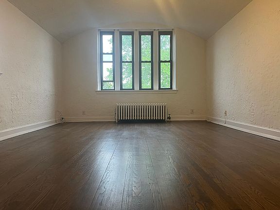 4th image of 36 Westview Ave