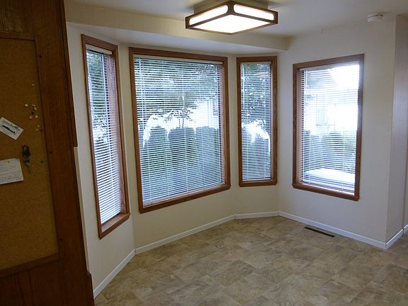 Kitchen eating area.