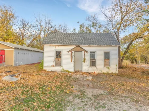 527 N Hickory St, Ottawa, KS 66067