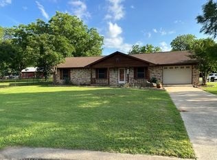 800 S Main St, Aubrey, TX 76227