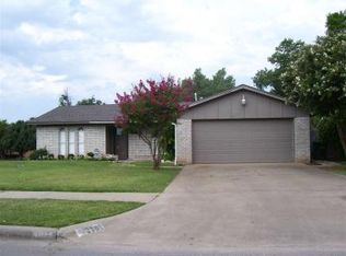 2302 NW Nottingham Rd, Lawton, OK 73505