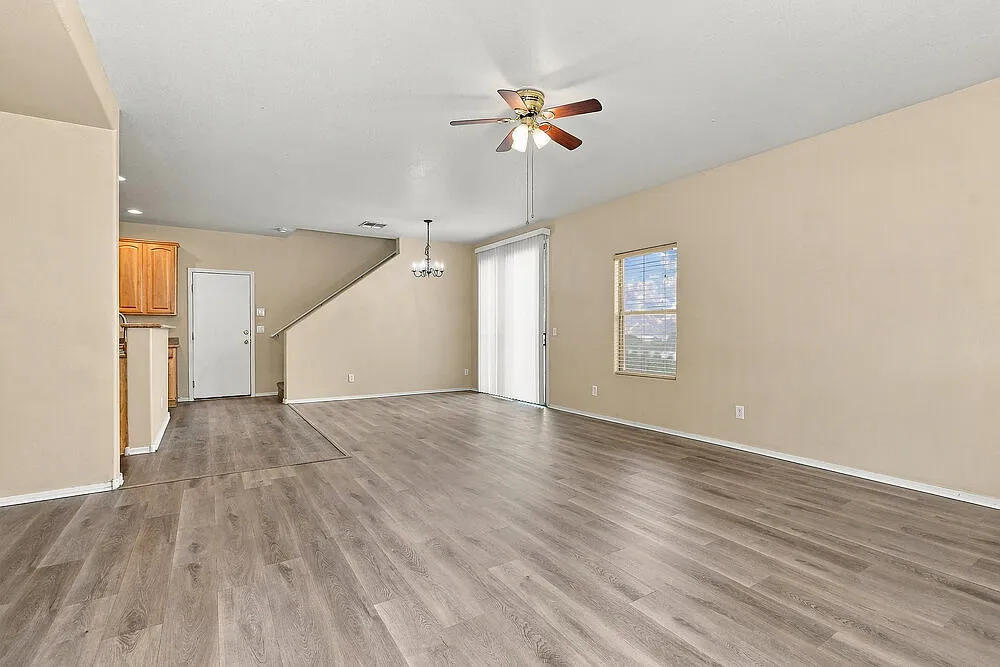 3 bed, 2.5 bath, 1818 sqft, $2,295 — Photo 4