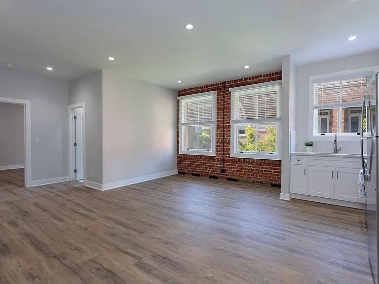 149 S Los Robles Ave — Photo 50