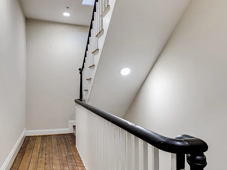 1710 E Franklin St — Photo 39