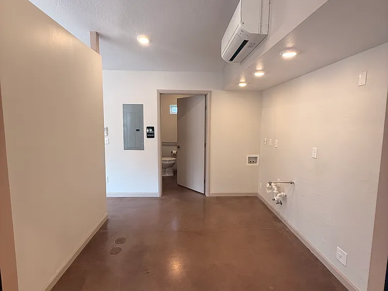 687 N Main St #A — Photo 9