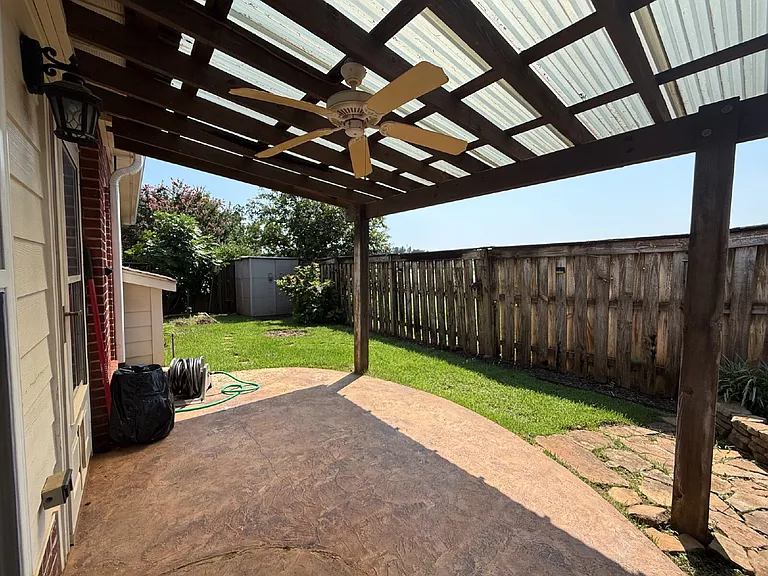 134 Canterbury Dr — Photo 23