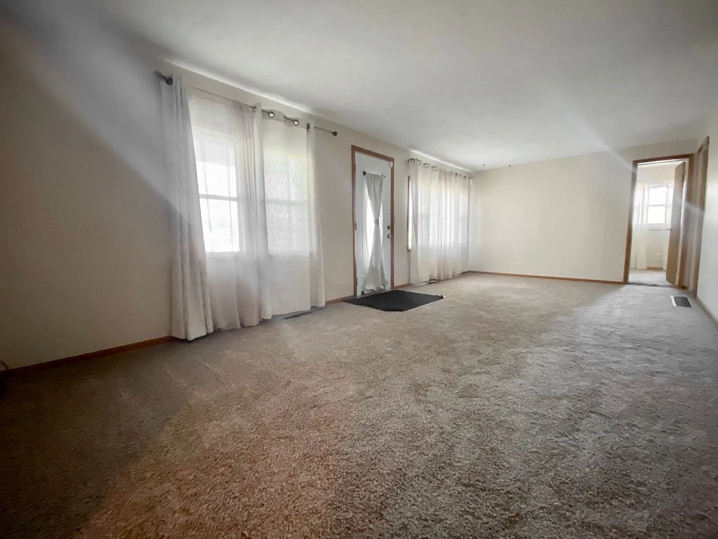 3 bed, 2.0 bath, 1130 sqft, $1,675 — Photo 2