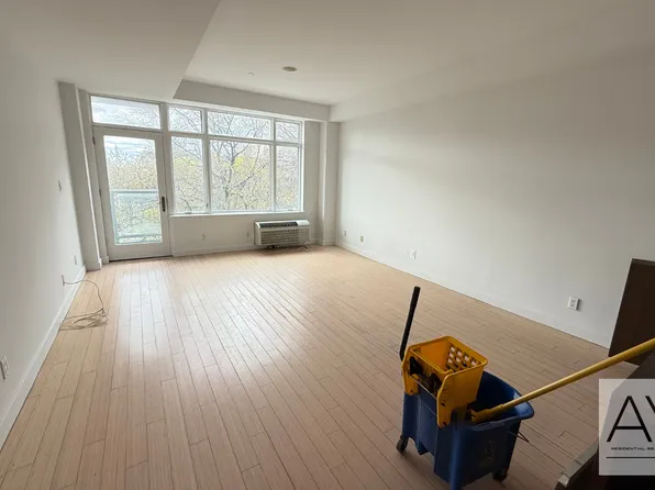 601 Ocean Parkway 3 image 3 of 9