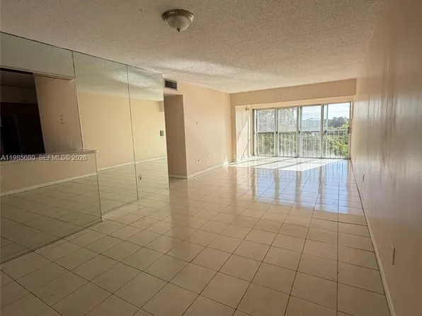 9180 Fontainebleau Blvd APT 401, Miami, FL 33172