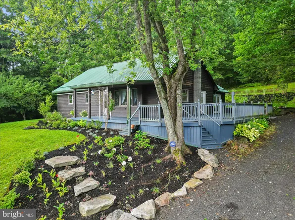 704 Old Crellin Rd, Oakland, MD 21550