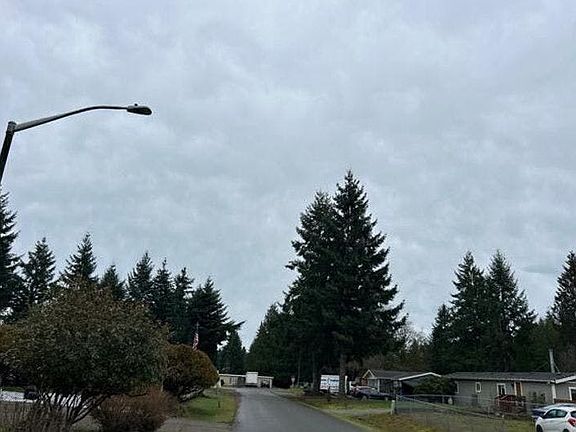 5th image of 12914 210th Avenue Ct E