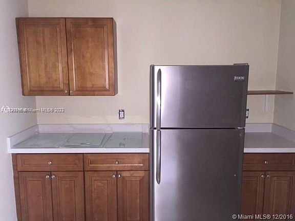 4th image of 2447 Pierce St #2