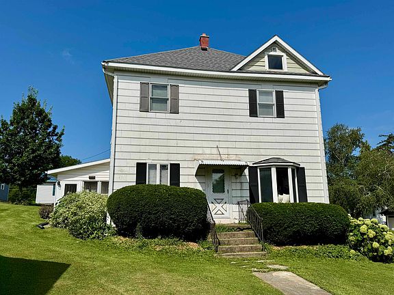 2nd image of 103 Maple St