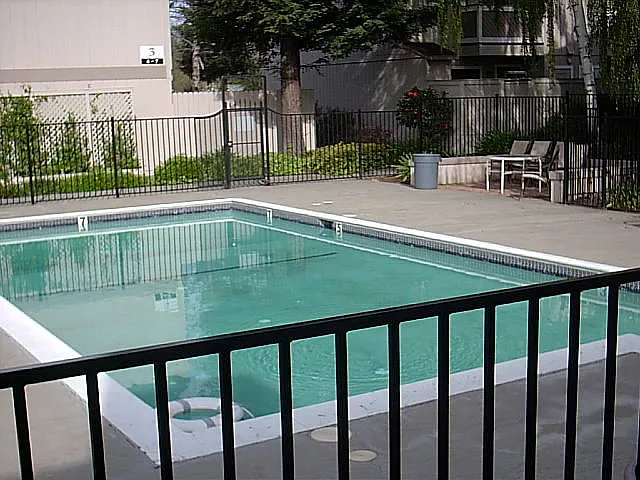 Parkview Townhomes across from Carmichael Park — Photo 2