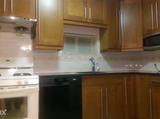 2042 33rd St, Astoria, NY 11105