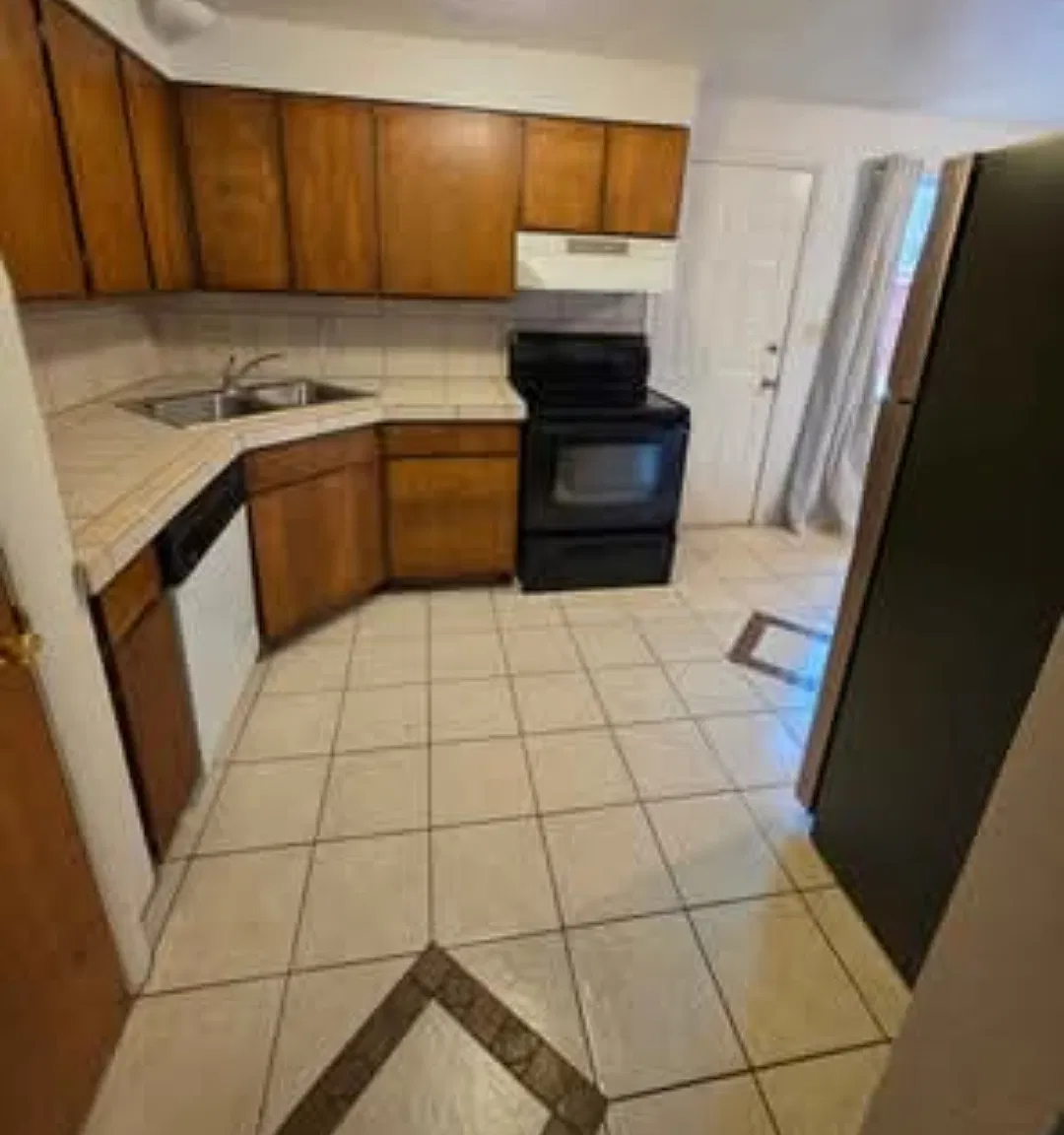 2 bed, 1.5 bath, 950 sqft, $1,825 — Photo 3