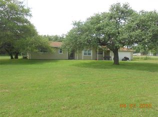 3626 Bryant Rd, Schulenburg, TX 78956