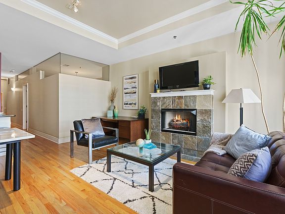 4th image of 212 W Washington St APT 1008