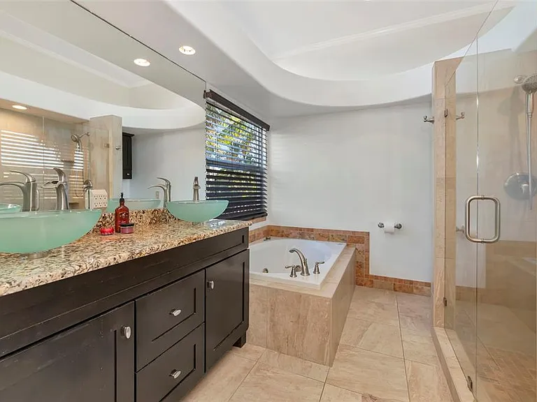 681 Avenida De Mayo — Photo 38