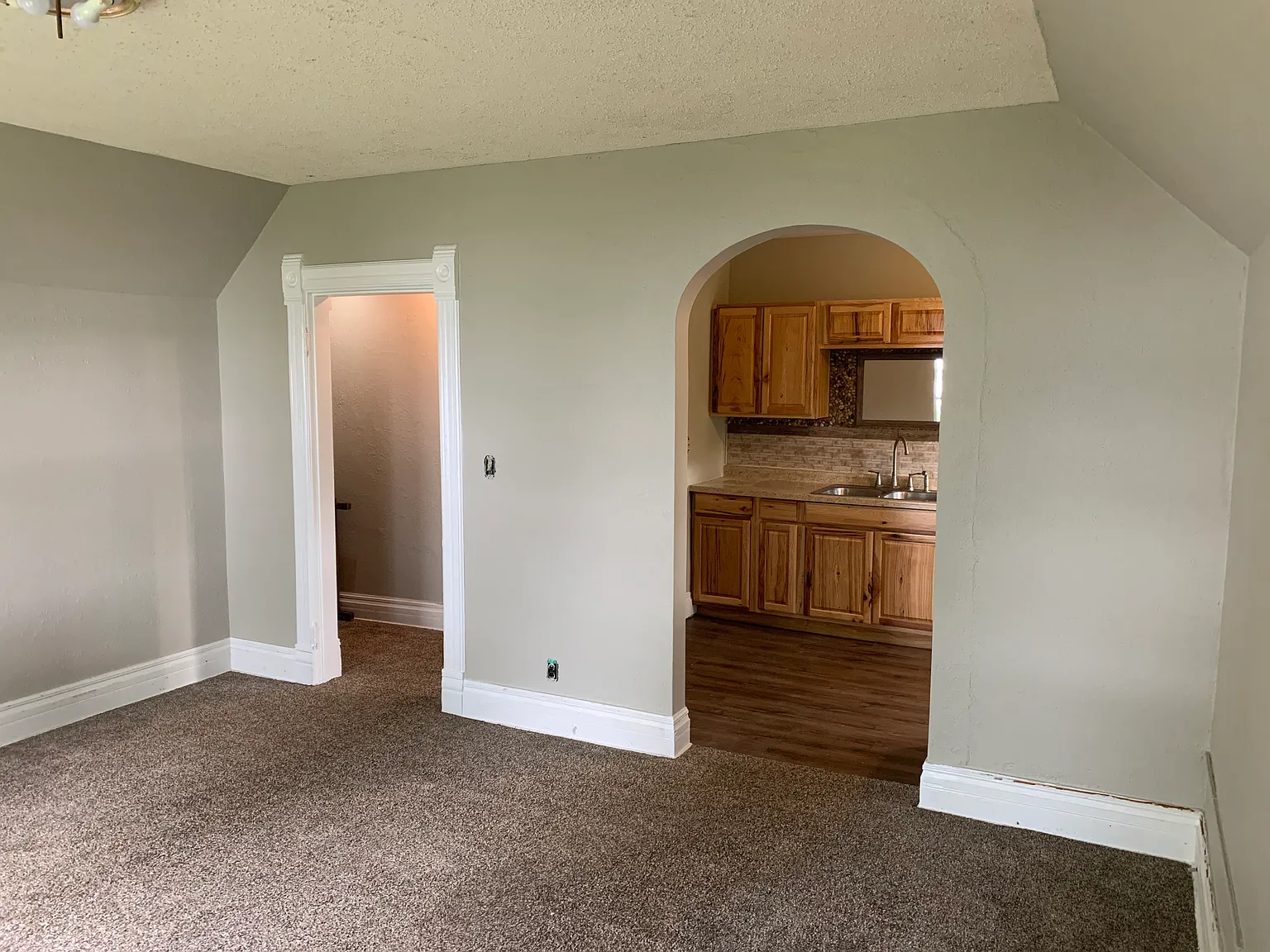 2 bed, 900 sqft, $1,300 — Photo 3