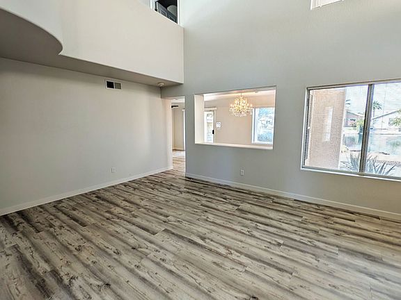 4th image of 250 S Lakeview Blvd