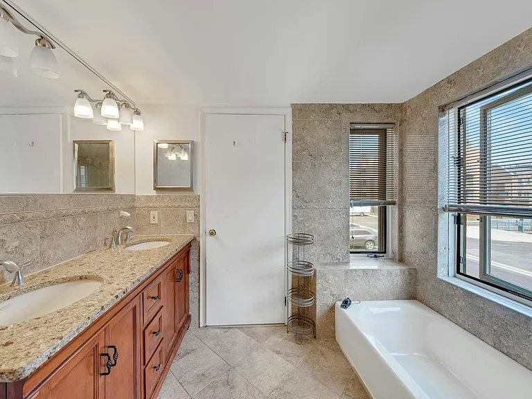 418 Chase Ct — Photo 22