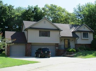 213 Woodcliff Cir, Council Bluffs, IA 51503