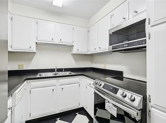 5th image of 2617 Chartres St