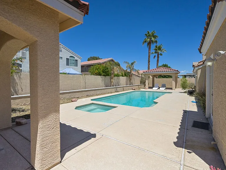 968 E Robindale Rd — Photo 65