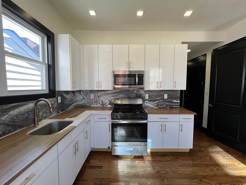 1st image of 76 Vroom St #3
