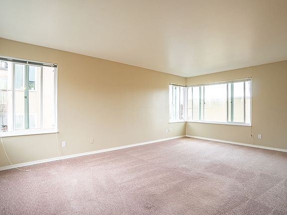 3rd image of 6805 & 6811 Woodlawn Ave NE #1-110-45